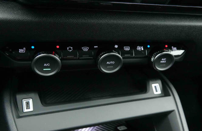 CITROEN_CITROEN_C4_2654243_14.jpg CITROEN_CITROEN_C4_2654243_14.jpg