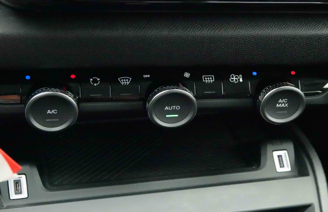 CITROEN_CITROEN_C4_2654363_13.jpg CITROEN_CITROEN_C4_2654363_13.jpg