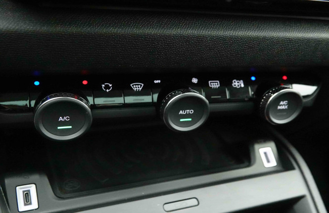 CITROEN_CITROEN_C4_2654364_15.jpg CITROEN_CITROEN_C4_2654364_15.jpg
