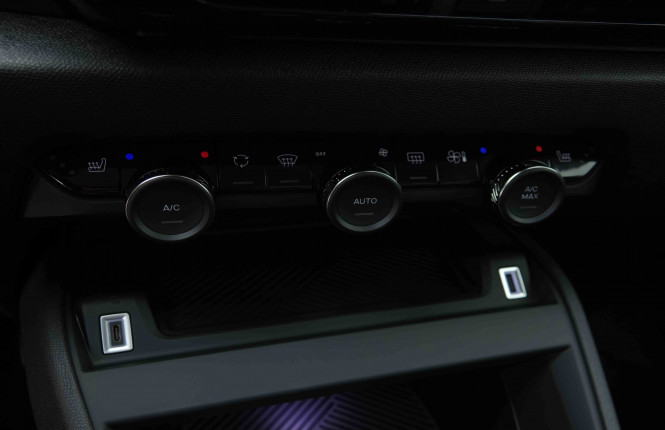 CITROEN_CITROEN_C4_2654664_13.jpg CITROEN_CITROEN_C4_2654664_13.jpg