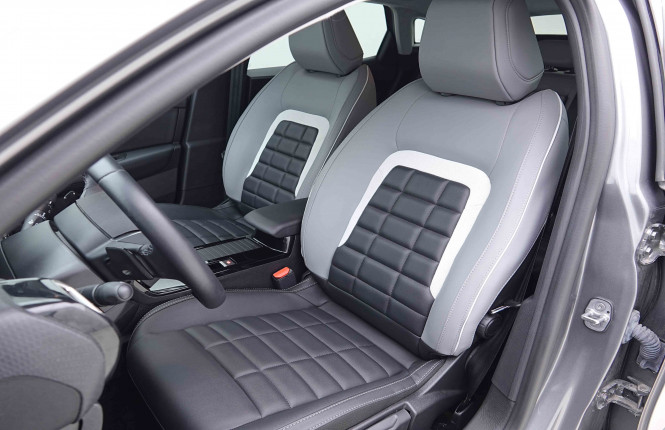 CITROEN_CITROEN_C4_2655107_6.jpg CITROEN_CITROEN_C4_2655107_6.jpg