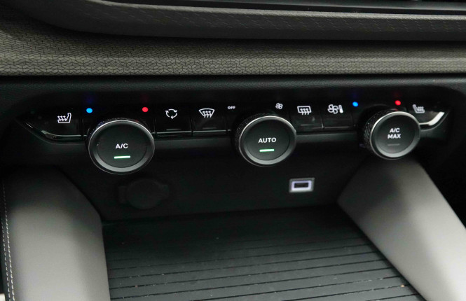 CITROEN_CITROEN_C5 X_2653654_17.jpg CITROEN_CITROEN_C5 X_2653654_17.jpg