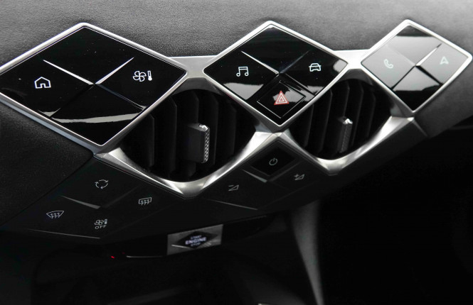 DS_DS_DS3CROSSBA_2551809_14.jpg DS_DS_DS3CROSSBA_2551809_14.jpg