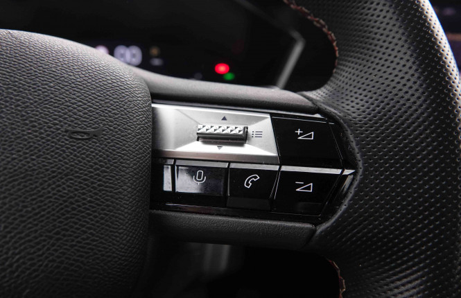 DS_DS_DS4_2550411_42.jpg DS_DS_DS4_2550411_42.jpg