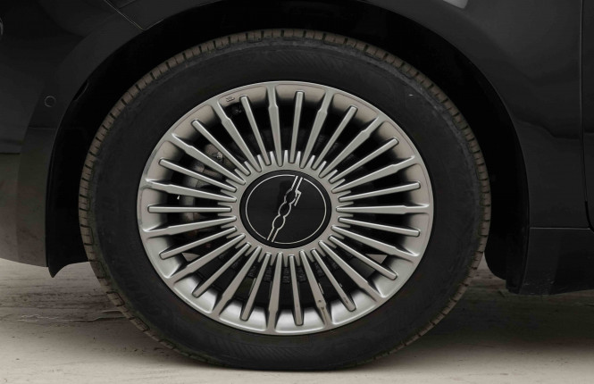 FIAT_FIAT_500C_2653938_23.jpg FIAT_FIAT_500C_2653938_23.jpg