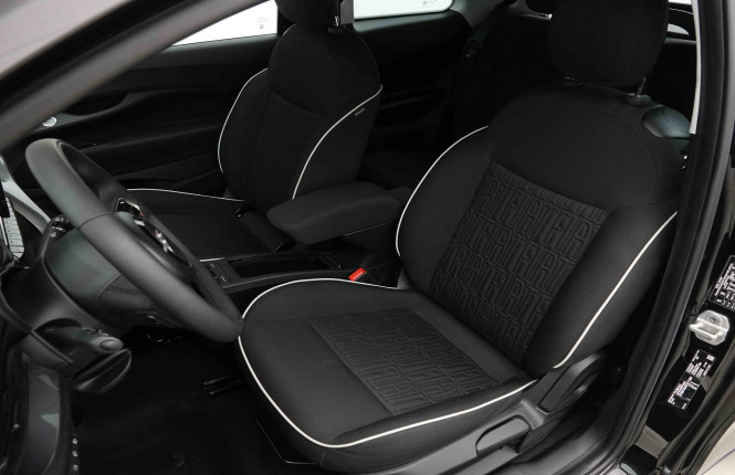 FIAT_FIAT_500C_2653938_6.jpg FIAT_FIAT_500C_2653938_6.jpg