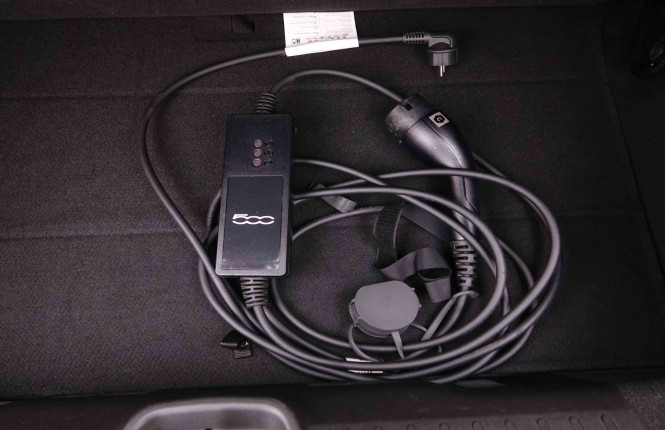 FIAT_FIAT_500E_2547482_32.jpg