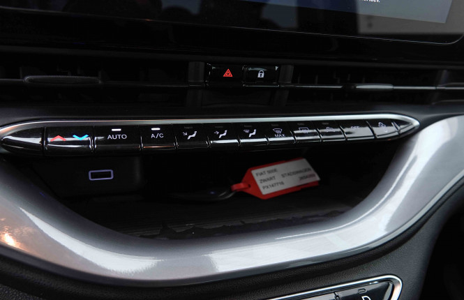 FIAT_FIAT_500E_2654269_12.jpg