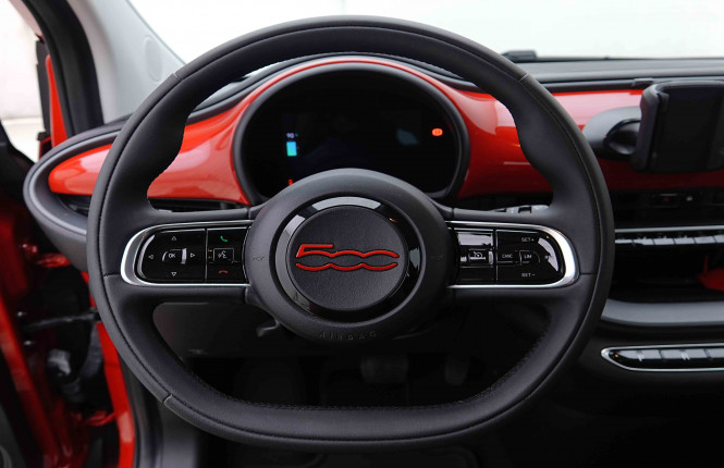 FIAT_FIAT_500E_2655011_8.jpg FIAT_FIAT_500E_2655011_8.jpg