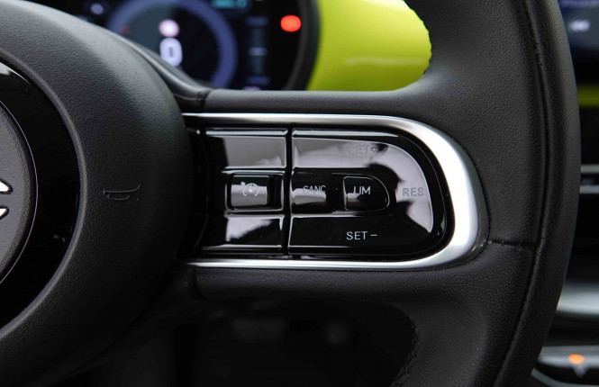 FIAT_FIAT_500E_2655013_17.jpg FIAT_FIAT_500E_2655013_17.jpg