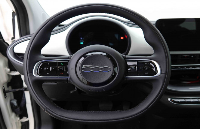 FIAT_FIAT_500E_2655014_8.jpg FIAT_FIAT_500E_2655014_8.jpg