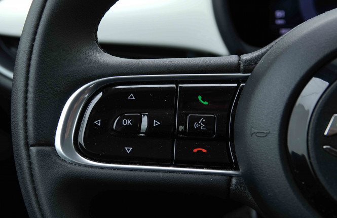 FIAT_FIAT_500E_2655022_17.jpg FIAT_FIAT_500E_2655022_17.jpg