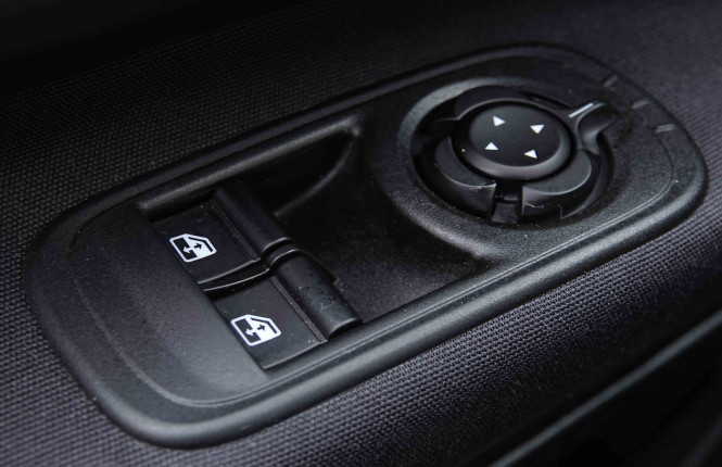 FIAT_FIAT_500E_2655036_21.jpg FIAT_FIAT_500E_2655036_21.jpg