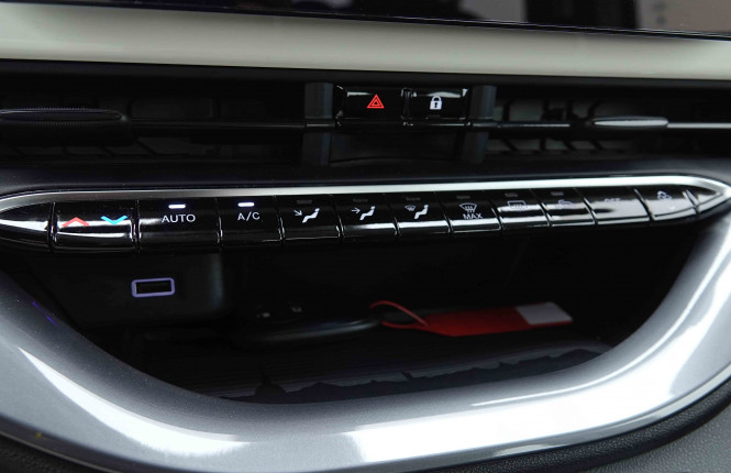 FIAT_FIAT_500E_2655037_13.jpg FIAT_FIAT_500E_2655037_13.jpg