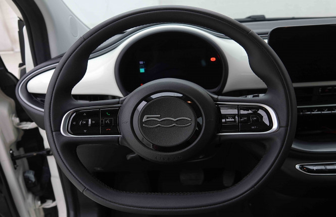 FIAT_FIAT_500E_2655037_8.jpg FIAT_FIAT_500E_2655037_8.jpg