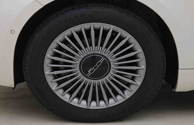 FIAT_FIAT_500E_2655039_22.jpg FIAT_FIAT_500E_2655039_22.jpg