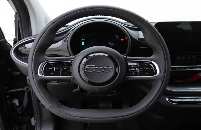 FIAT_FIAT_500E_2655041_8.jpg FIAT_FIAT_500E_2655041_8.jpg