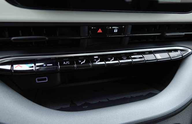 FIAT_FIAT_500E_2655513_13.jpg FIAT_FIAT_500E_2655513_13.jpg