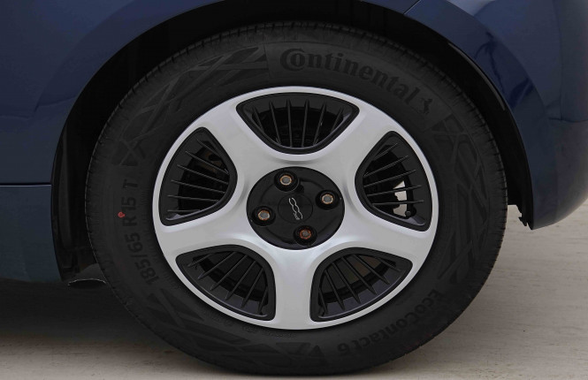 FIAT_FIAT_500E_2655513_22.jpg FIAT_FIAT_500E_2655513_22.jpg