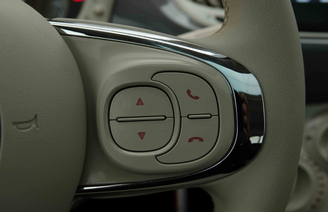FIAT_FIAT_500_2653548_18.jpg FIAT_FIAT_500_2653548_18.jpg