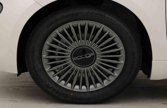 FIAT_FIAT_500_2654350_20.jpg FIAT_FIAT_500_2654350_20.jpg