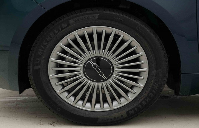 FIAT_FIAT_500_2654352_21.jpg FIAT_FIAT_500_2654352_21.jpg
