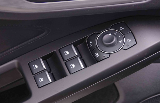 FORD_FORD_FOCUS_2444380_20.jpg