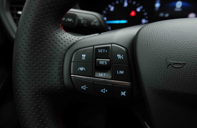 FORD_FORD_FOCUS_2654357_16.jpg FORD_FORD_FOCUS_2654357_16.jpg