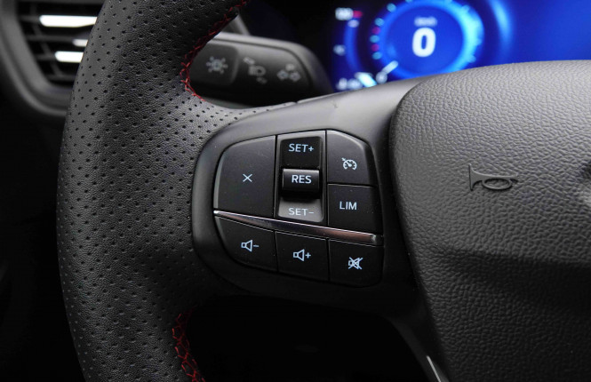 FORD_FORD_KUGA_2652958_17.jpg