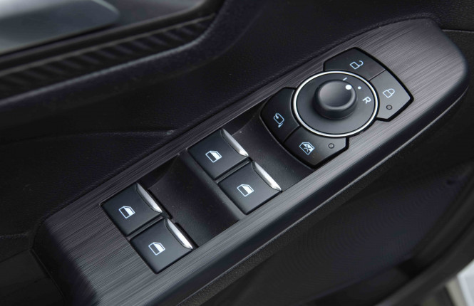 FORD_FORD_KUGA_2654389_19.jpg FORD_FORD_KUGA_2654389_19.jpg