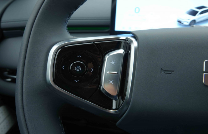 GEELY_GEELY_STARRAYEMI_2654689_17.jpg GEELY_GEELY_STARRAYEMI_2654689_17.jpg