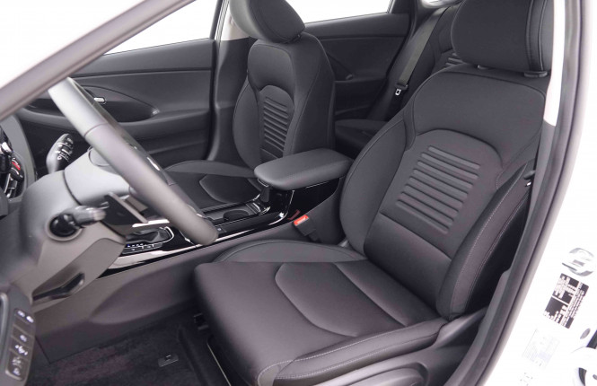 HYUNDAI_HYUNDAI_I30_2548967_6.jpg