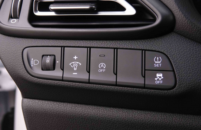 HYUNDAI_HYUNDAI_I30_2548967_8.jpg