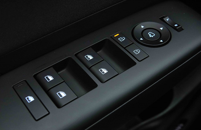 HYUNDAI_HYUNDAI_KONA_2655001_21.jpg