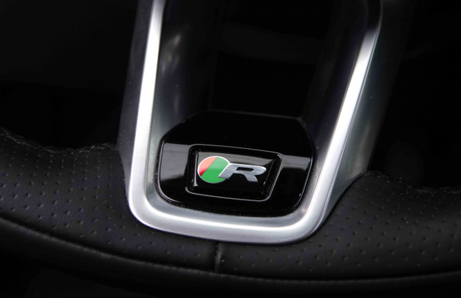 JAGUAR_JAGUAR_F_PACE_2547357_23.jpg