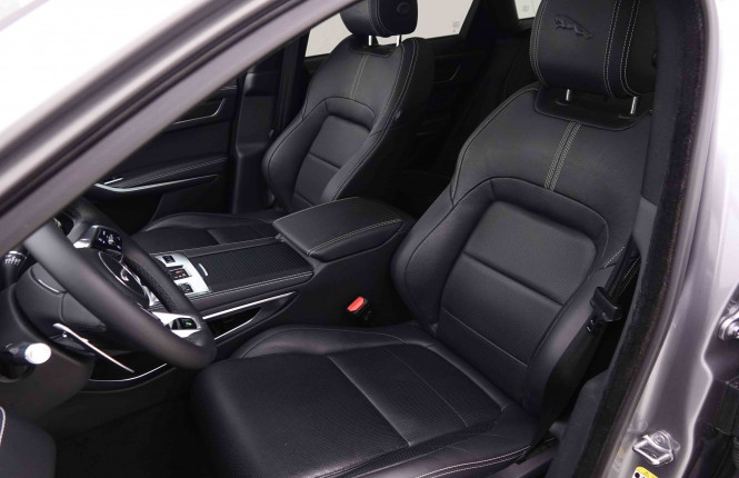 JAGUAR_JAGUAR_F_PACE_2547357_8.jpg
