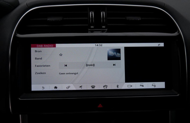JAGUAR_JAGUAR_XE_2341558_12.jpg