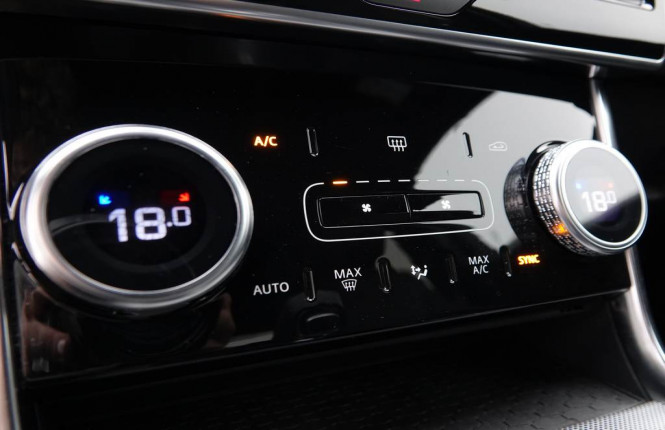 JAGUAR_JAGUAR_XE_2341558_14.jpg