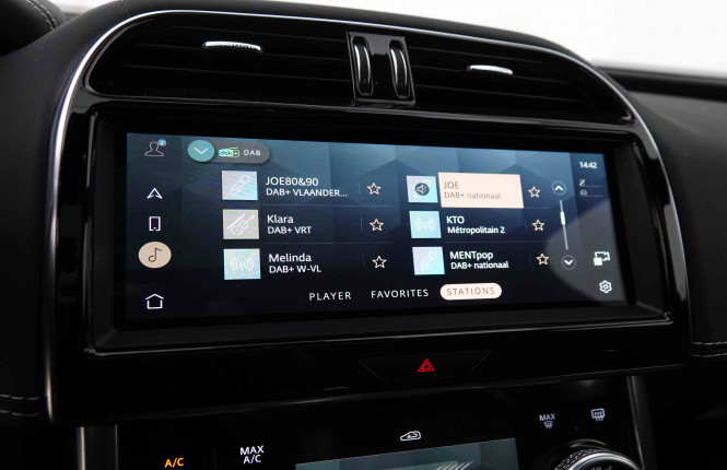 JAGUAR_JAGUAR_XE_2547591_12.jpg
