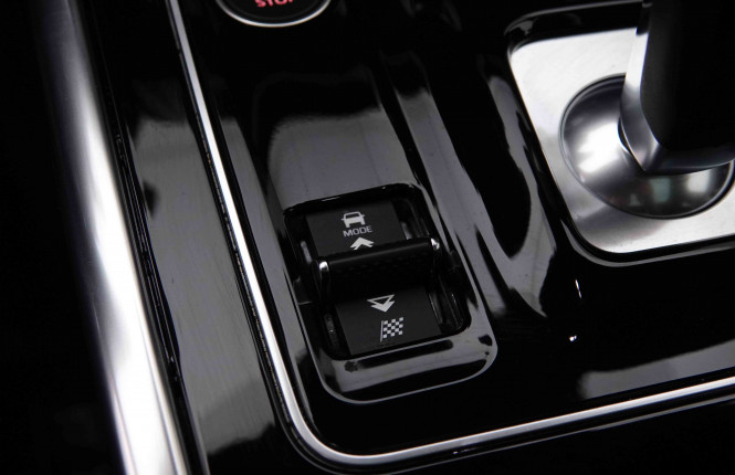 JAGUAR_JAGUAR_XE_2547591_16.jpg