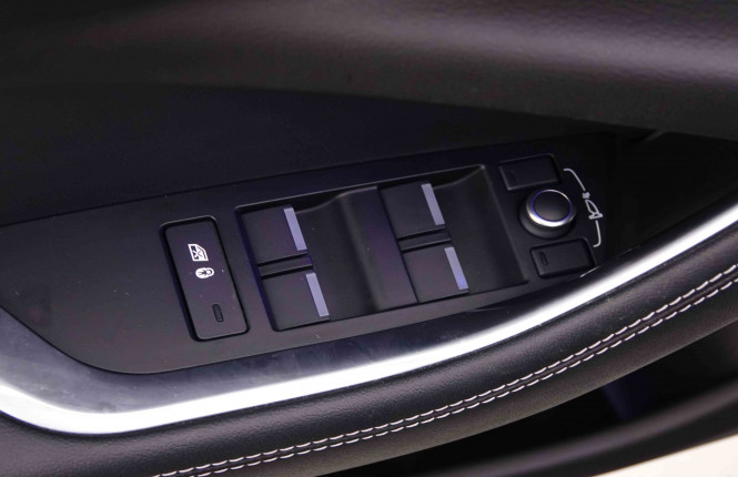 JAGUAR_JAGUAR_XE_2547591_22.jpg