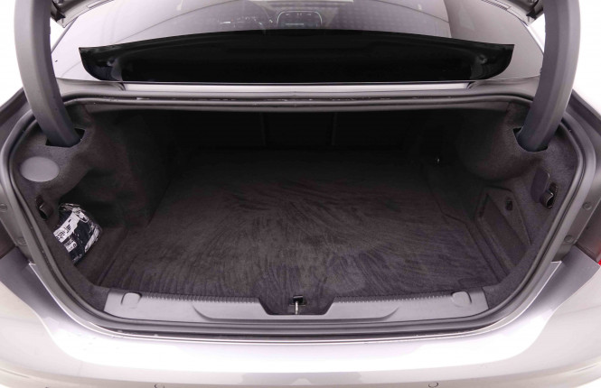 JAGUAR_JAGUAR_XE_2547591_5.jpg