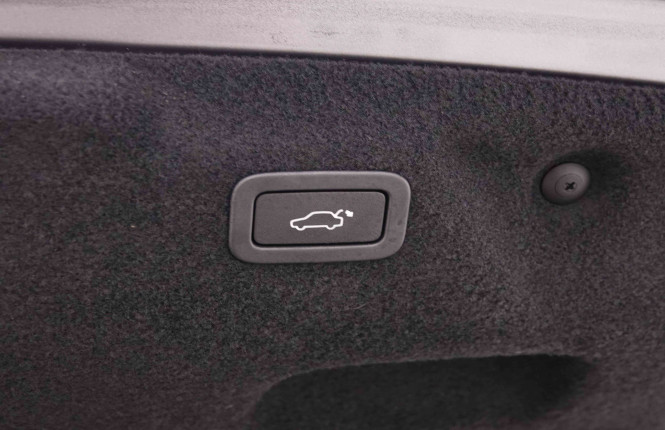 JAGUAR_JAGUAR_XE_2547591_6.jpg
