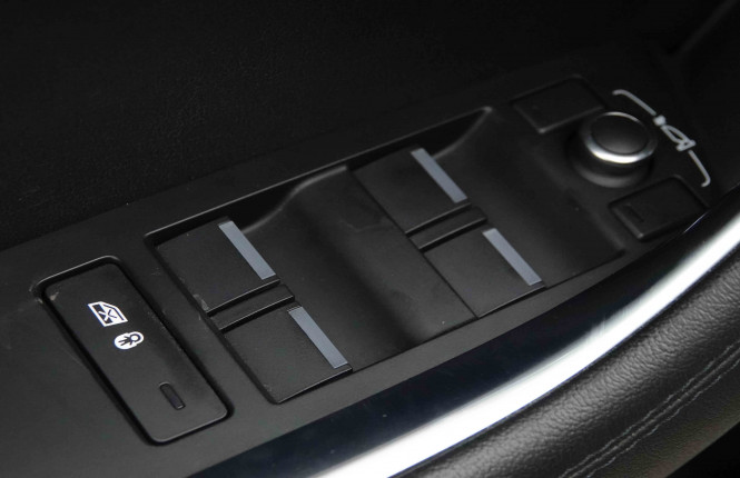 JAGUAR_JAGUAR_XE_2654332_24.jpg JAGUAR_JAGUAR_XE_2654332_24.jpg