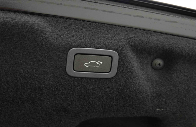 JAGUAR_JAGUAR_XE_2654332_6.jpg JAGUAR_JAGUAR_XE_2654332_6.jpg
