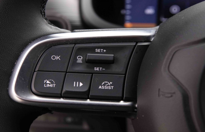 JEEP_JEEP_AVENGER_2550420_17.jpg JEEP_JEEP_AVENGER_2550420_17.jpg