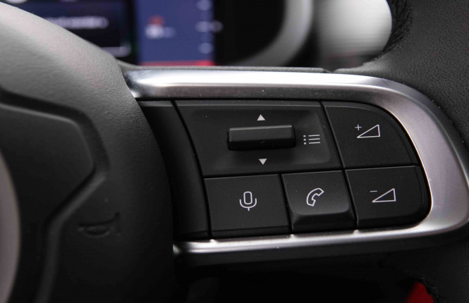 JEEP_JEEP_AVENGER_2550420_18.jpg JEEP_JEEP_AVENGER_2550420_18.jpg