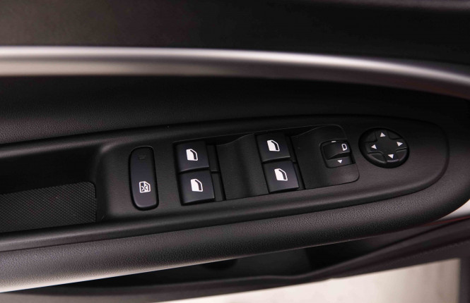 JEEP_JEEP_AVENGER_2550420_19.jpg JEEP_JEEP_AVENGER_2550420_19.jpg