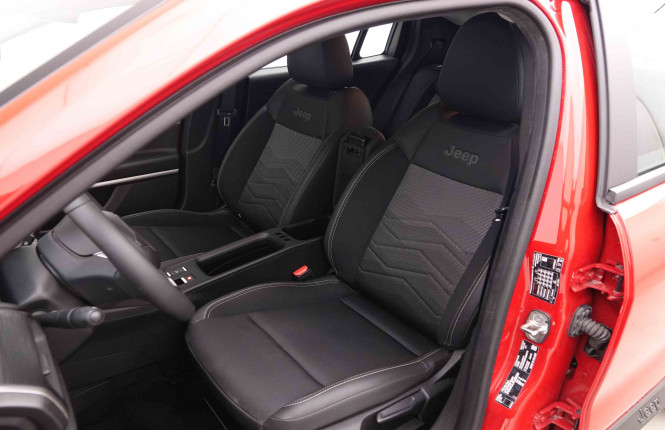 JEEP_JEEP_AVENGER_2550420_6.jpg JEEP_JEEP_AVENGER_2550420_6.jpg