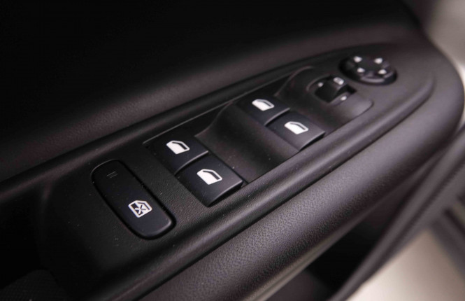 JEEP_JEEP_AVENGER_2550422_20.jpg JEEP_JEEP_AVENGER_2550422_20.jpg